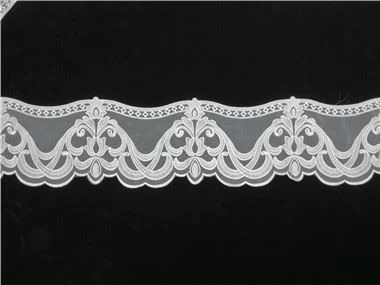 Bordat d'encaix amb brodats organza